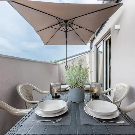 Guesthost - Le Agavi - X9 With Garage & Terrace 페라라