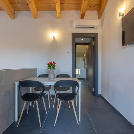 Guesthost - Le Agavi - X11 With Garage & Terrace Appartamento