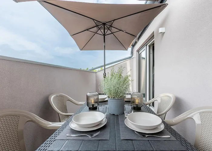 Guesthost - Le Agavi - X9 With Garage & Terrace Φεράρα